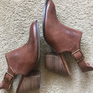 Chinese Laundry slide on booties w/strap size 7.5